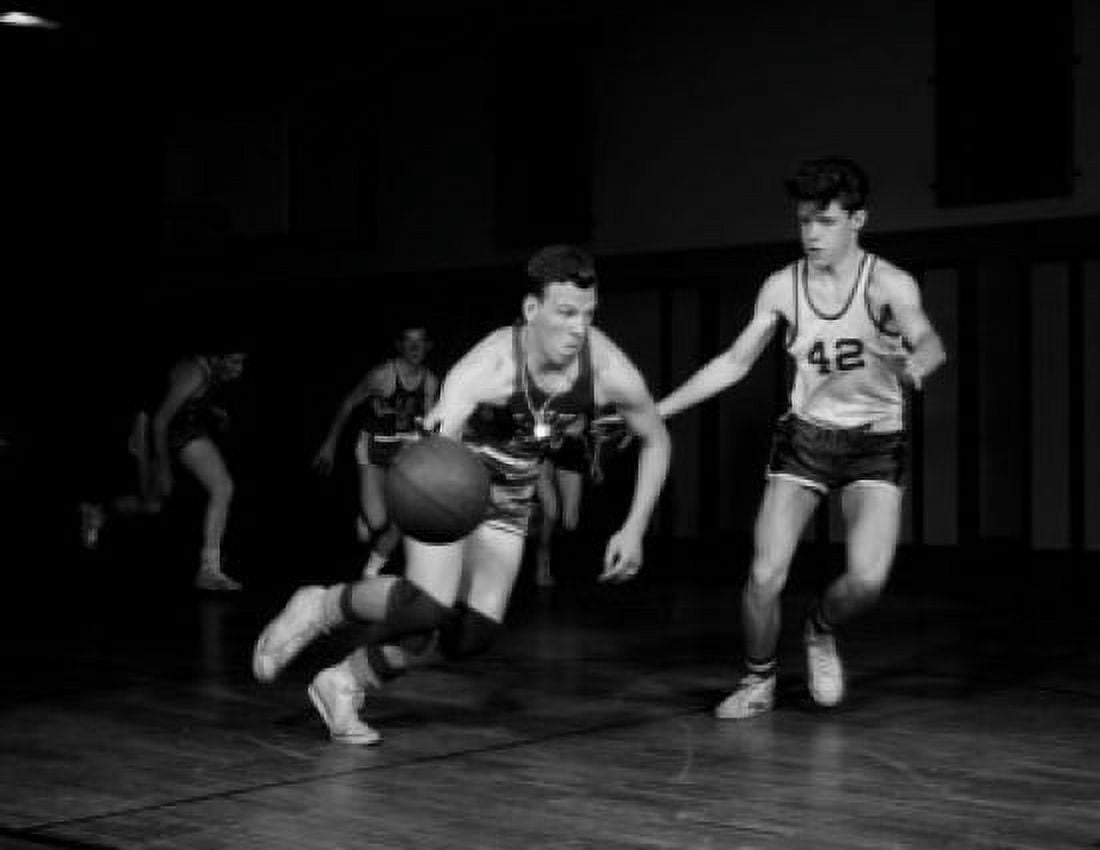 Men playing basketball Canvas Art - (24 x 36)