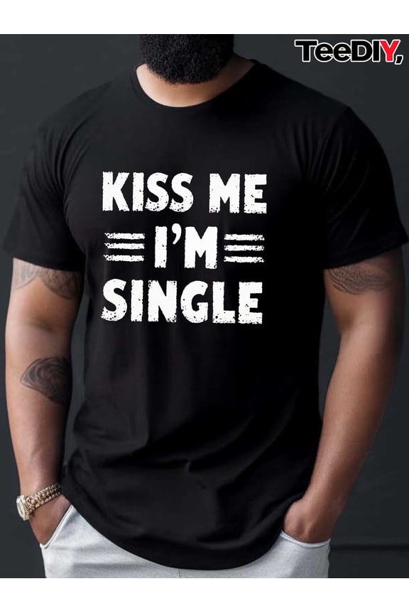 Men's Funny Kiss Me I'm Single Graphic T-Shirt