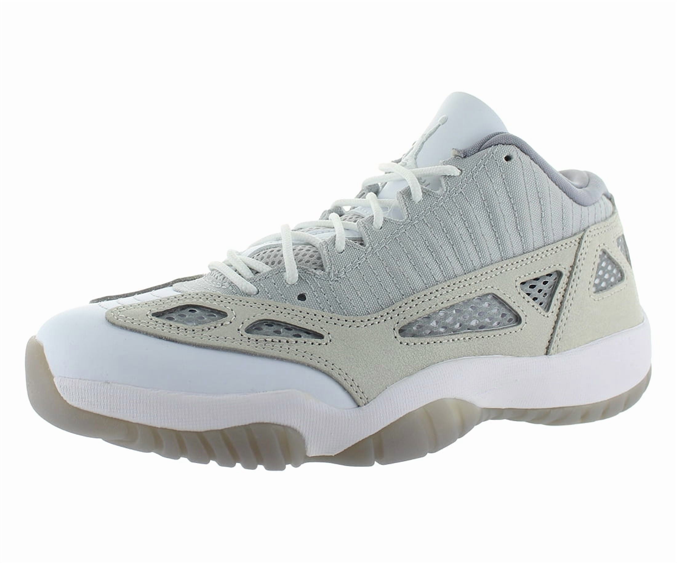 size 9 nike air jordan xi shoes