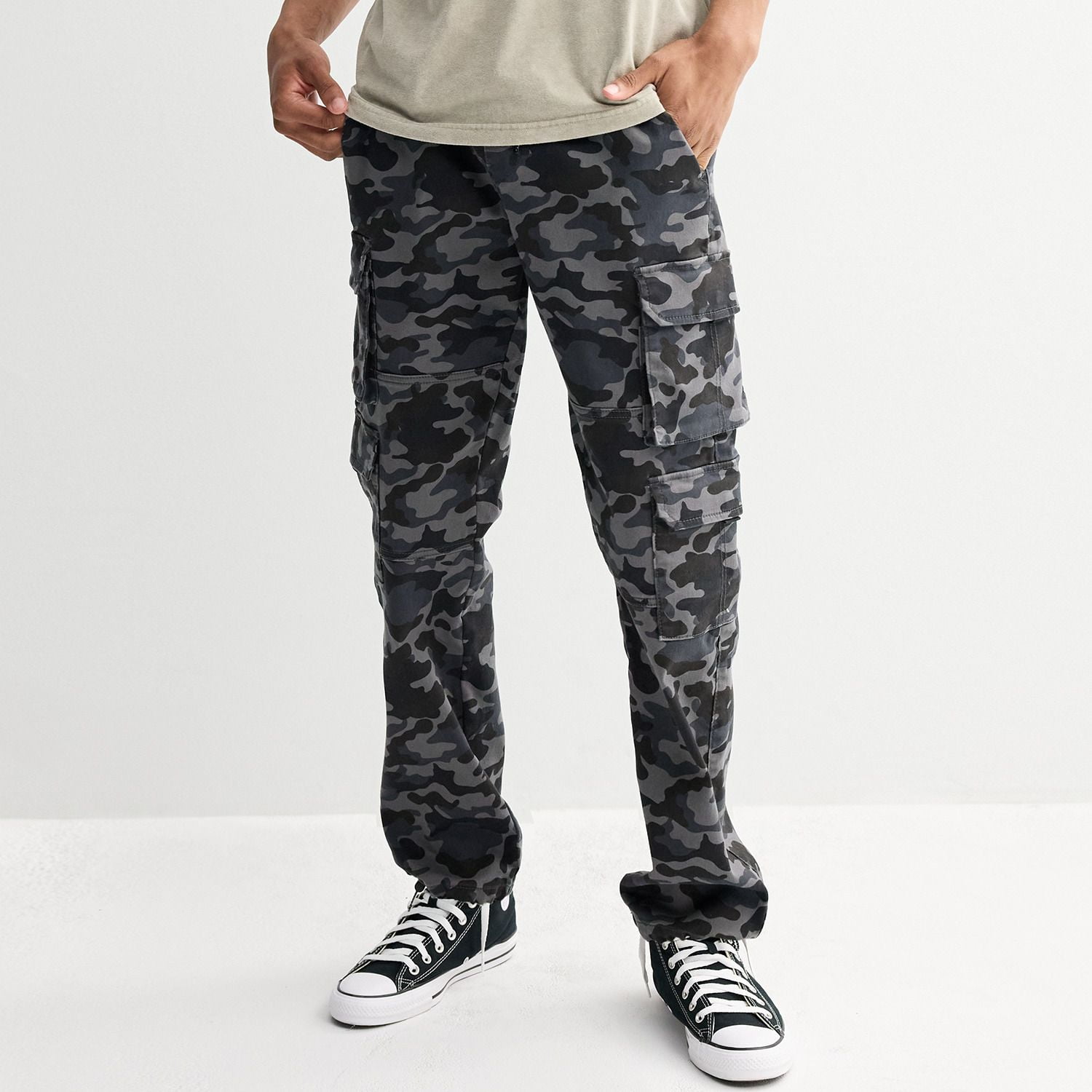 Men's Lazer Stacked Cargo Jogger Pants Color: Grey Camo Size: L