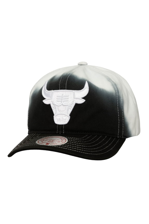 Men's Mitchell & Ness  Black/White Chicago Bulls Dip Dye Pro Crown Adjustable Hat