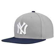 Mens Mitchell & Ness Gray New York Yankees Cooperstown Collection Basic Flip Snapback Hat