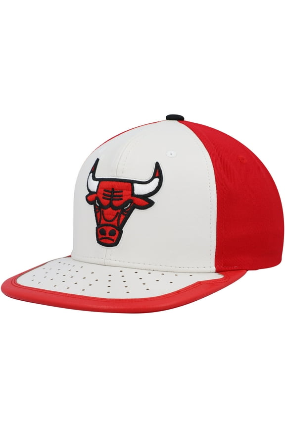 Men's Mitchell & Ness White/Red Chicago Bulls Day One Snapback Hat