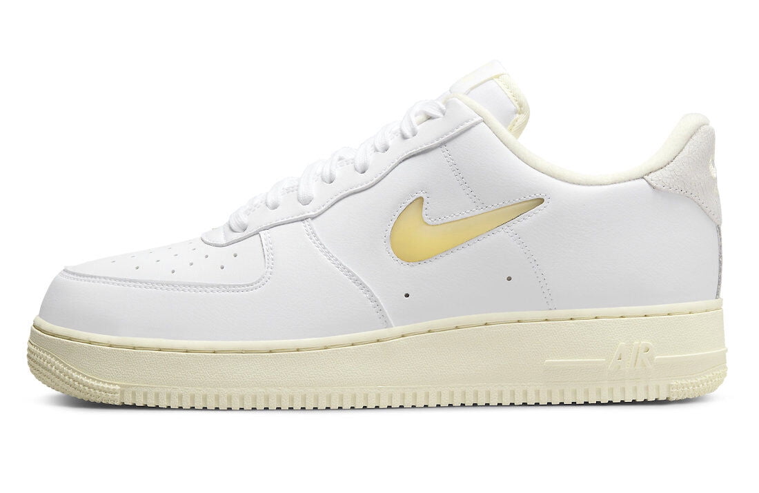 シューズ(男性用) Nike AirForce1White Platinum Four Swoosh Nike Air Force 1 '07 Men's Shoes. Nike.com