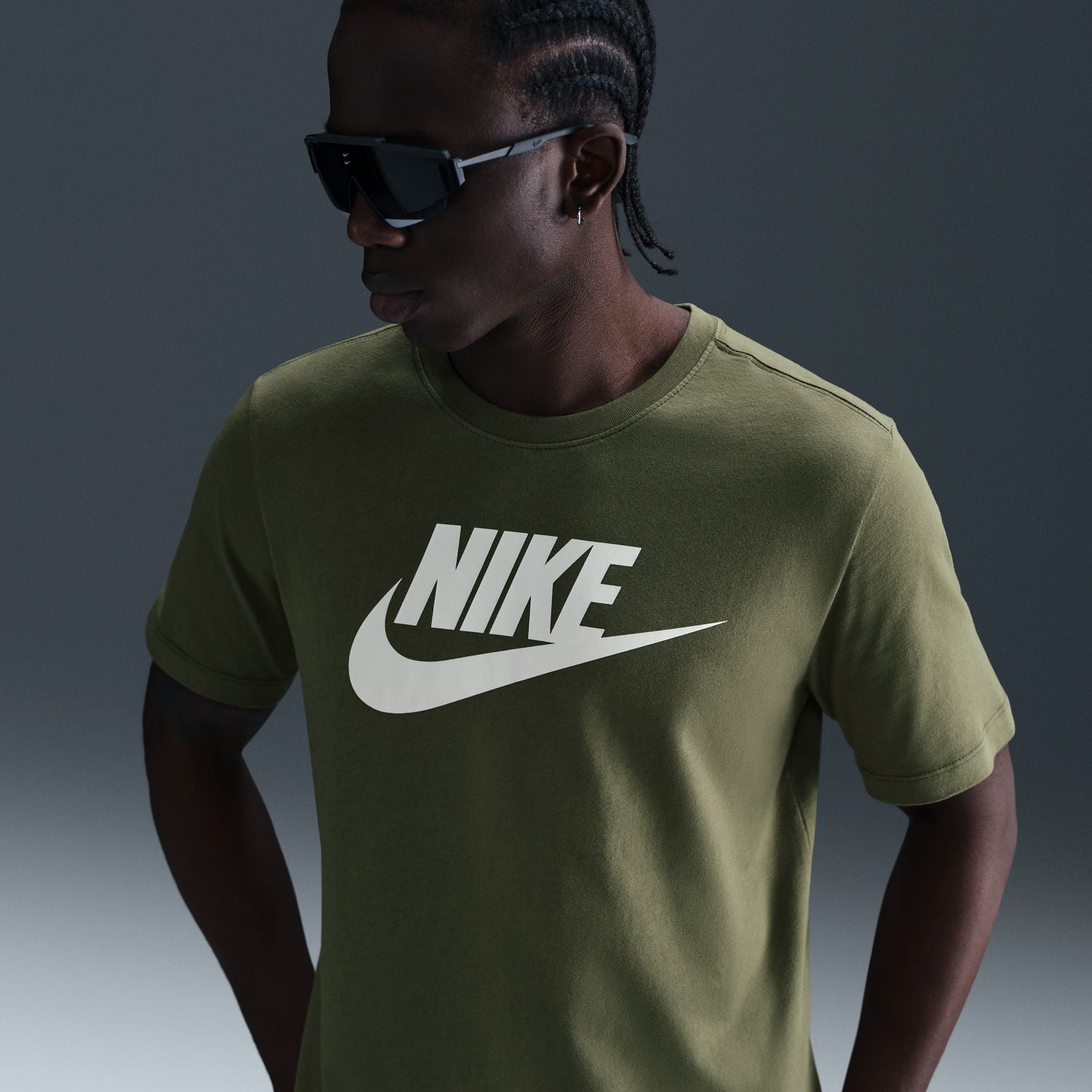 Tシャツ・カットソー NIKE Men T-shirt Olive HJ0552 355 Men's Nike Icon Futura Tee Color: Jade Horizon Size: M