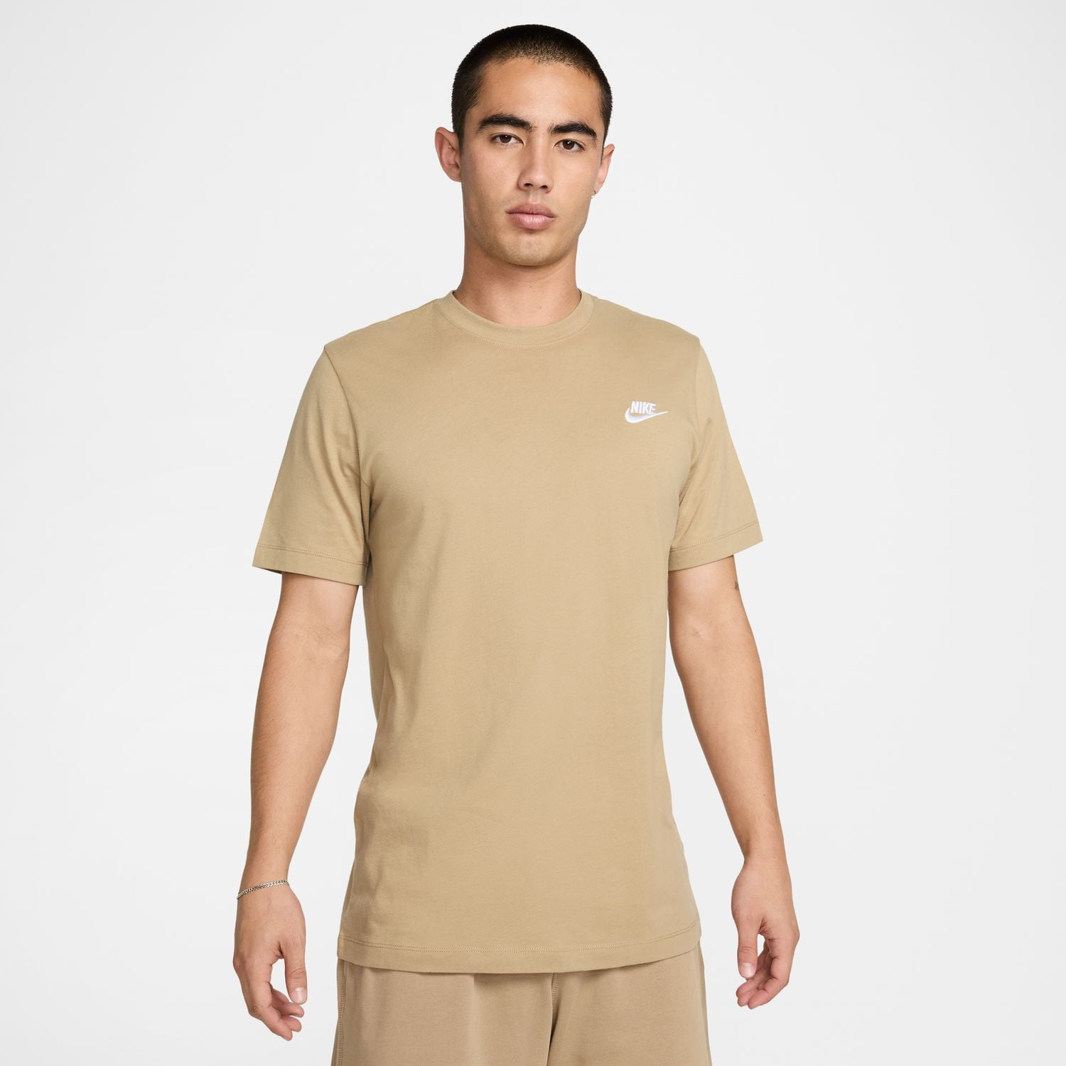 ★ Nike★ Sportswear Athletics T-shirt M Parachute Beige Sa Men's Nike Sportswear Club Tee Color: Parachute Beige Size