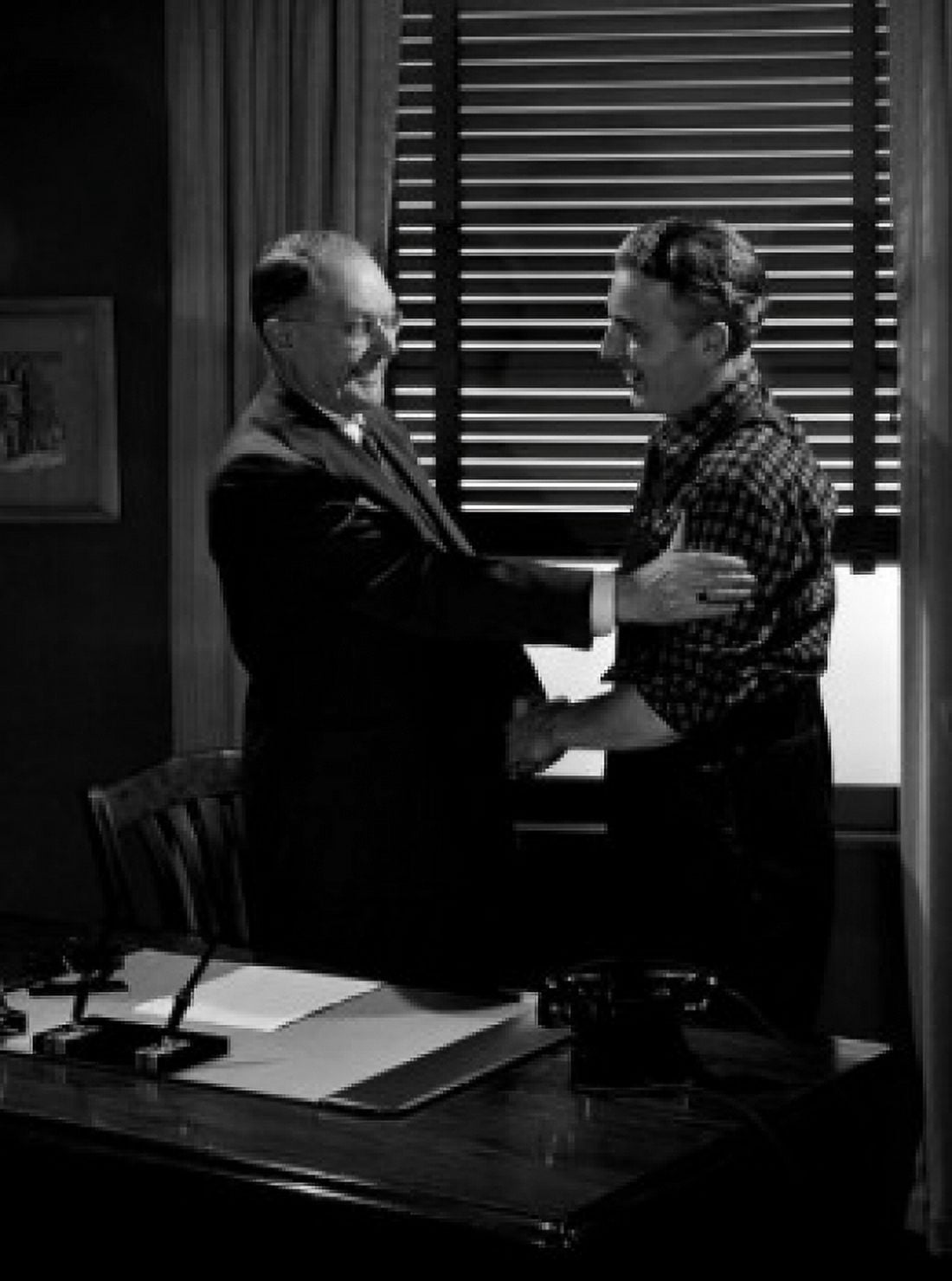 Men shaking hands Canvas Art - (24 x 36)