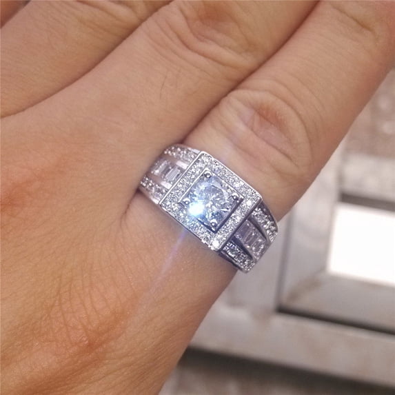 Mens Alloy Diamond Ring European and American Luxury Design Lightweight Band Elegant Jewelry Ring Gift for Him Size 5 to 12 and 8g Weight