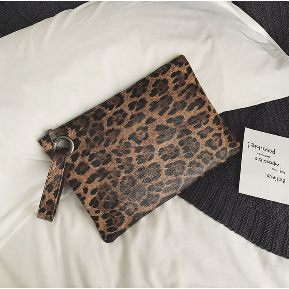 Mepaouo Vegan Leather Wallet for Women Leopard Wristlet Coin Pockets with Zipper Clutch Hangbags