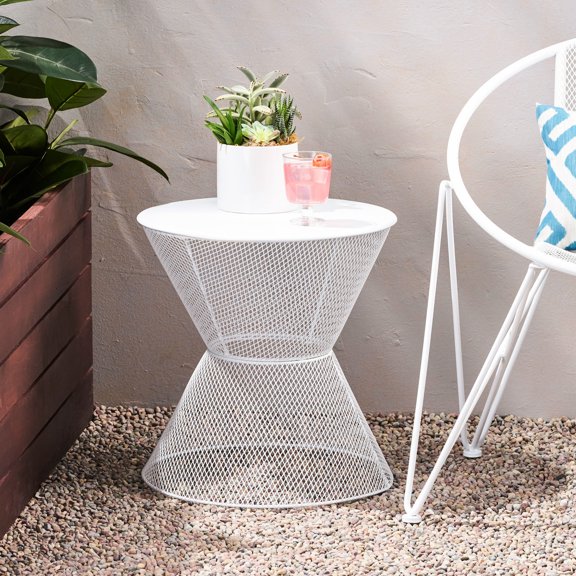Mesh Design Side Table / Enjoy Reading and Drinks / Create Timeless Home Look