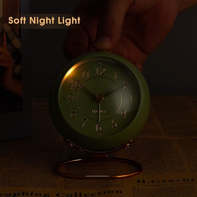 Metal Desk Clock, Retro Bedroom Table Vintage Analog Alarm Clock ...