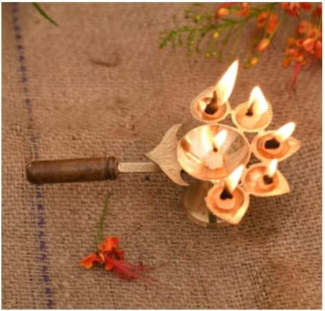 Metal Panch Aarti/Pooja 5 Face Aarti Oil Lamp/Diya/Deepak/Dhoop/Jyoti With Wooden Handle (Approx. 12.7 x 11.9 x 4.5 Cm)