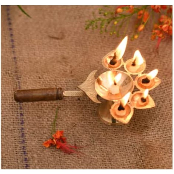Metal Panch Aarti/Pooja 5 Face Aarti Oil Lamp/Diya/Deepak/Dhoop/Jyoti With Wooden Handle (Approx. 12.7 x 11.9 x 4.5 Cm)