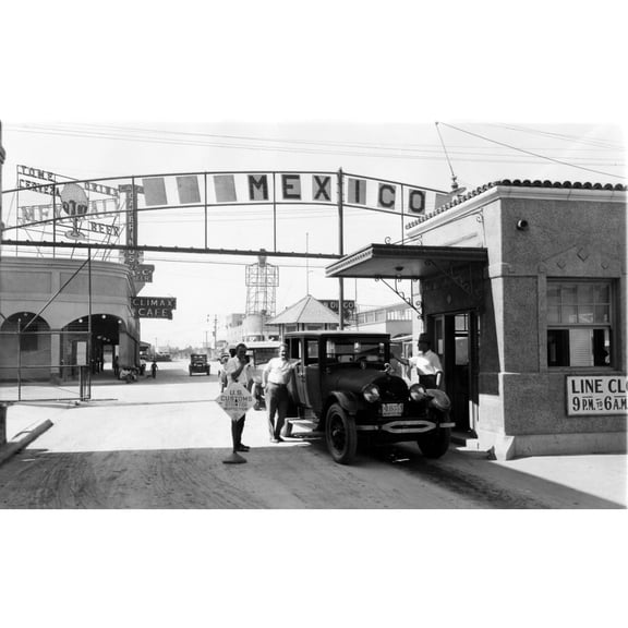 Mexican Border-International Boundary Line Gate At Calexico And Mexico Looking Into Old Mexico. - Cpl