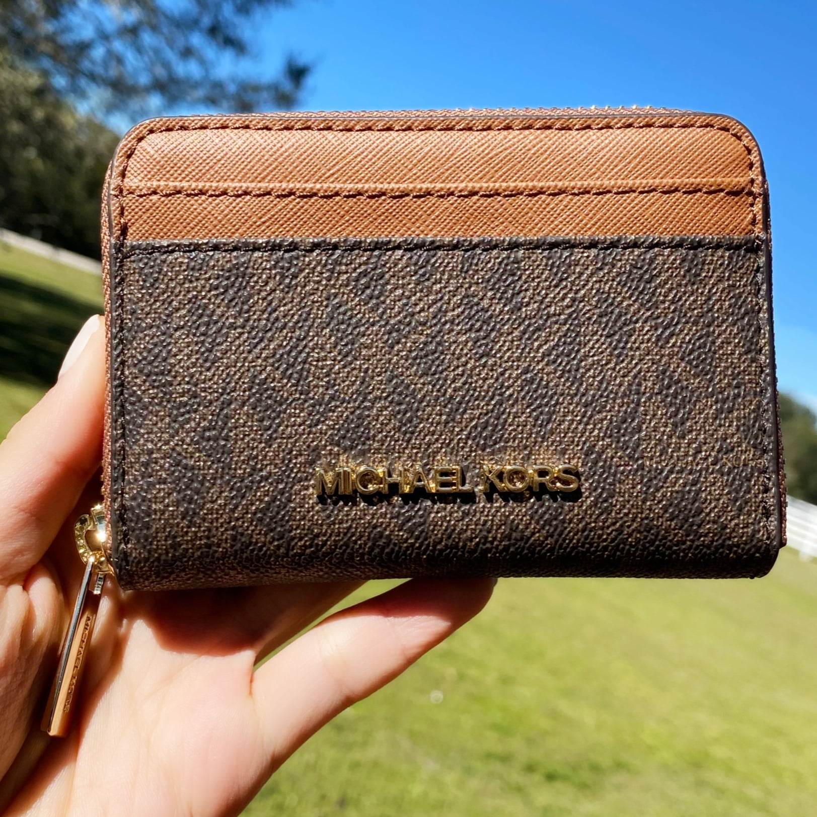 Michael Kors Jet Set Travel Small Zip Around Card Case Michael Kors Jet Set Travel Small Zip Around Card Case