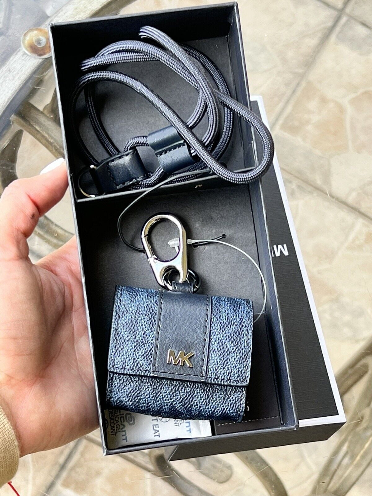 MICHEAL KORS AirPodsケース 値下げしました‼️ Michael Kors Men Women's Airpod Case Unisex Black with Lanyard