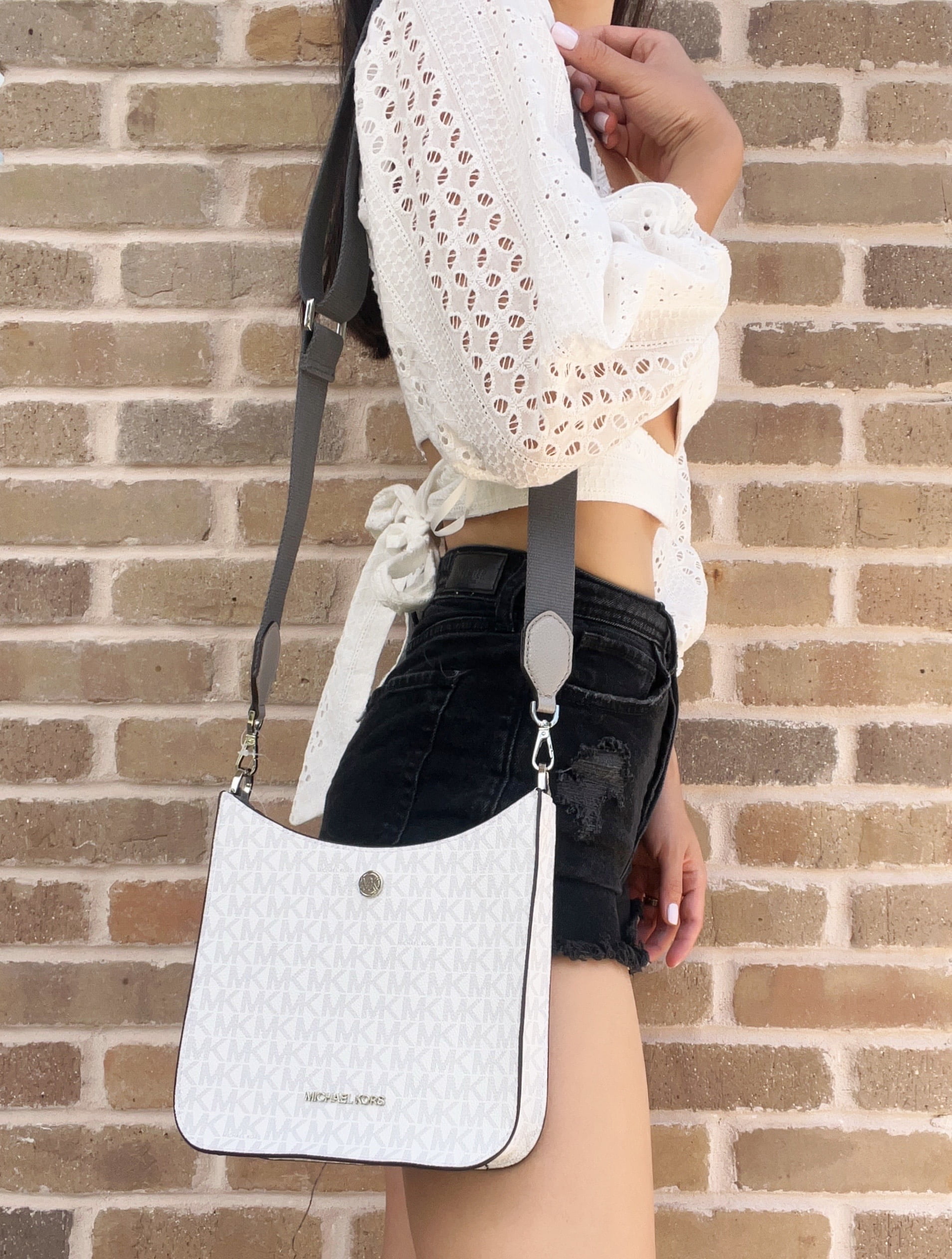 ★お値打ち商品★MICHAEL KORS BRILEY SMALL MESSENGER BAG Michael Kors Original Small Briley Messenger Crossbody Bag