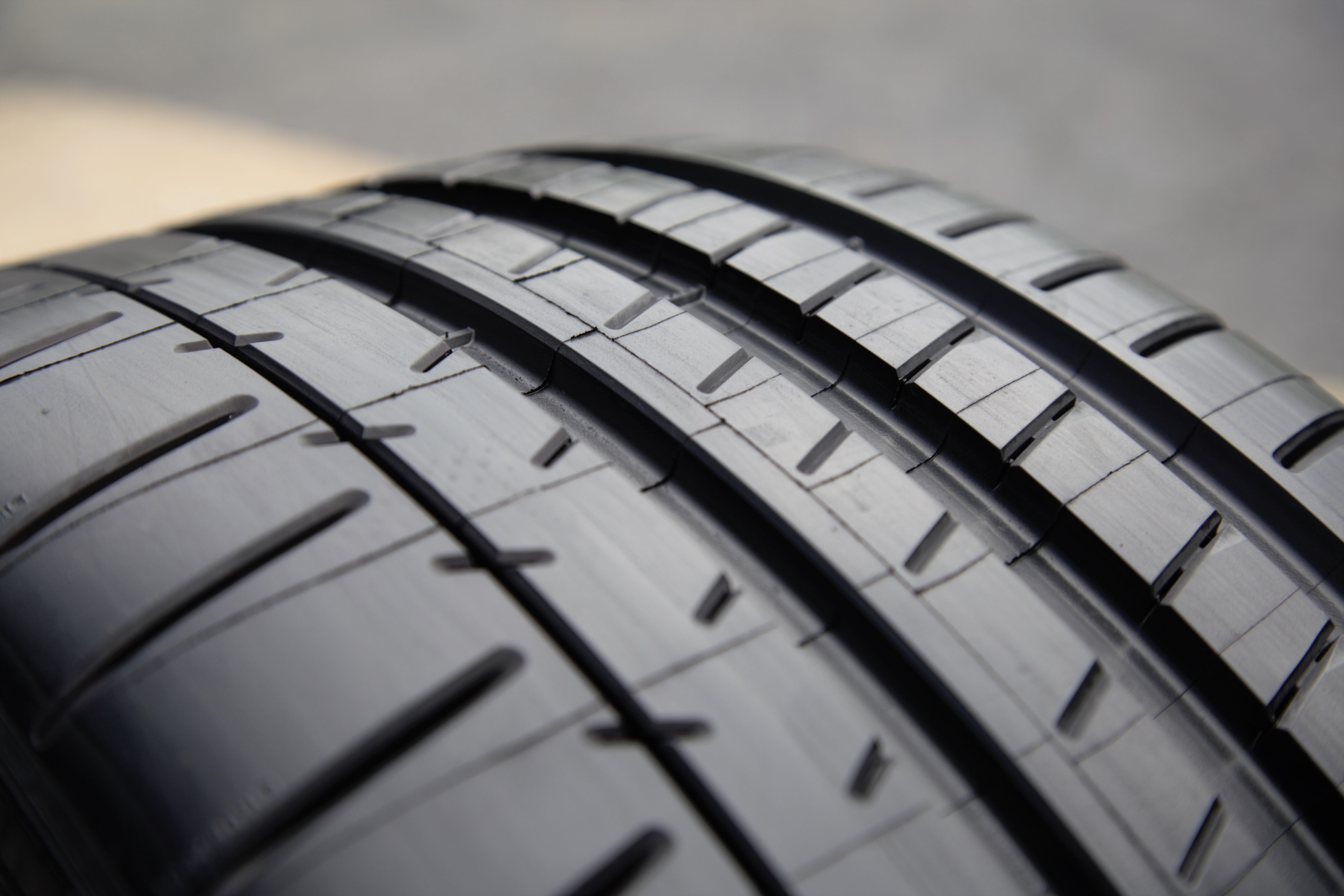Michelin Pilot Super Sport 295/30R20 101 Y Tire
