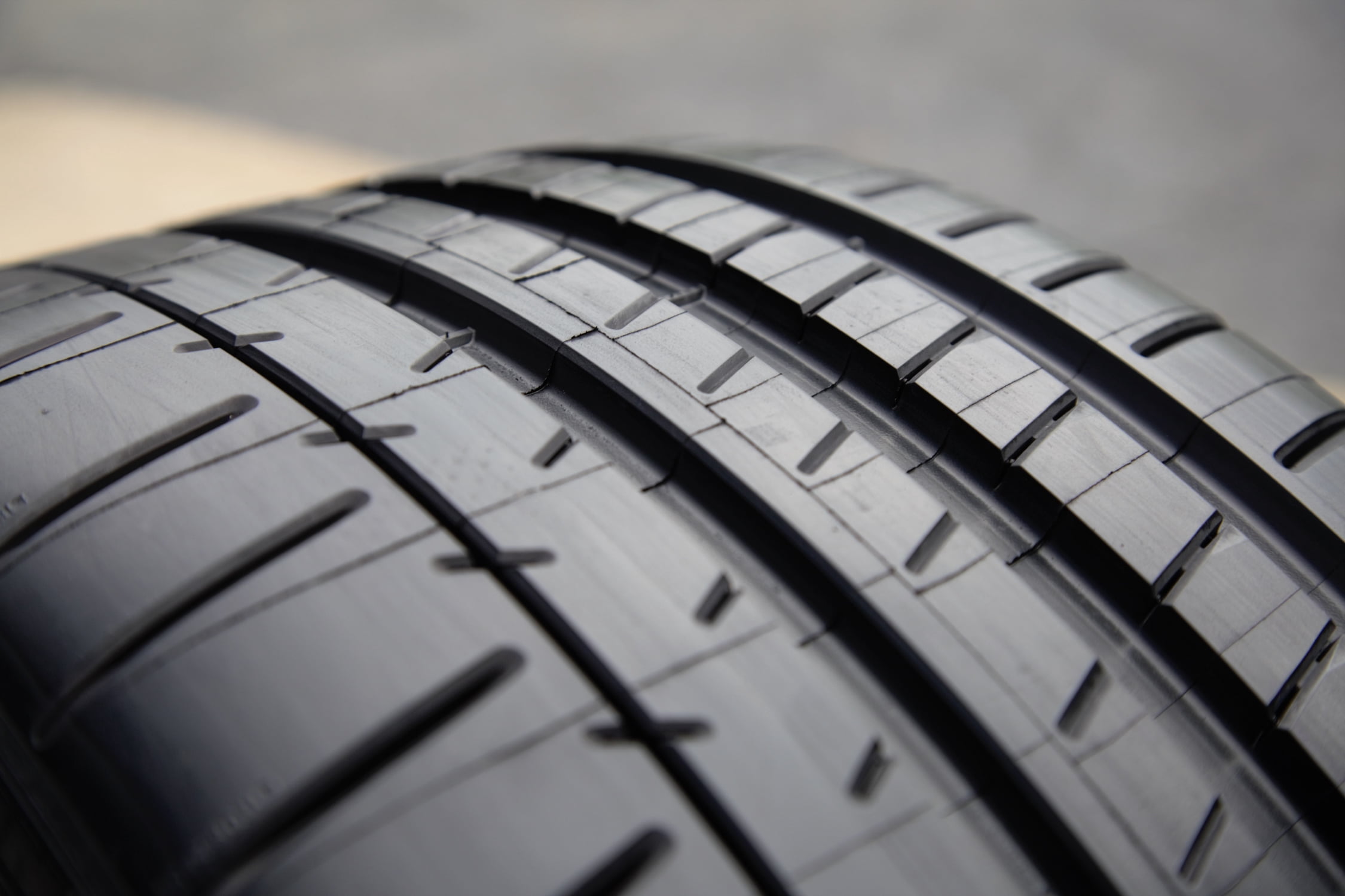 Michelin Pilot Super Sport Summer 295/35ZR19/XL (104Y) Tire Fits: 2015 Ford Mustang Shelby GT350R, 2016-20 Ford Mustang Shelby GT350