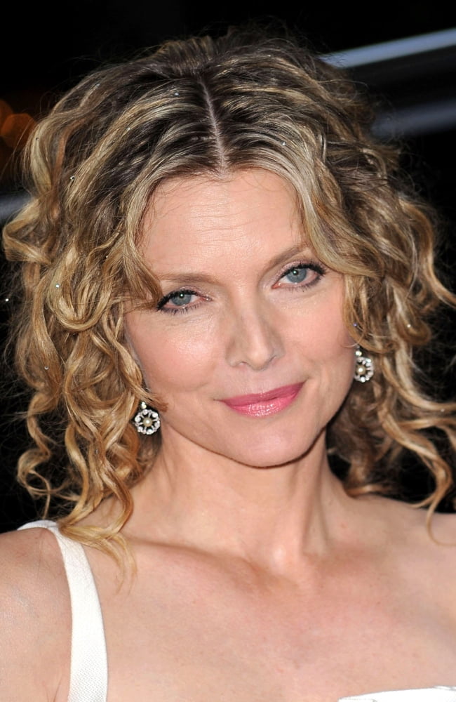 Michelle Pfeiffer At Arrivals For Screening Of Cheri Canvas Art -  (16 x 20)