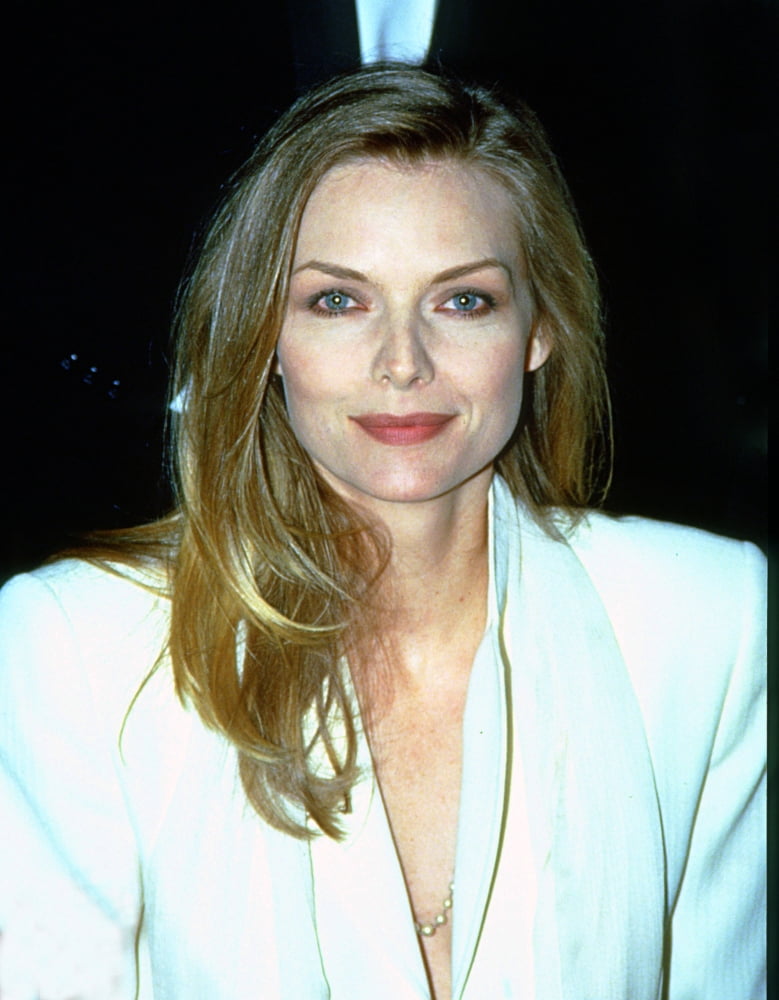 Michelle Pfeiffer Attending The DirectorS Guild Awards ShowDinner Canvas Art - (16 x 20)