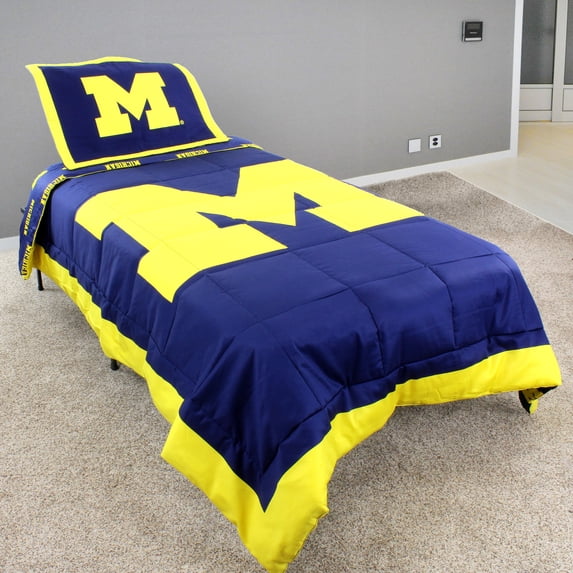 Michigan Wolverines 3 Pc Reversible Cotton Comforter Set, 1 Comforter, 2 Shams, King