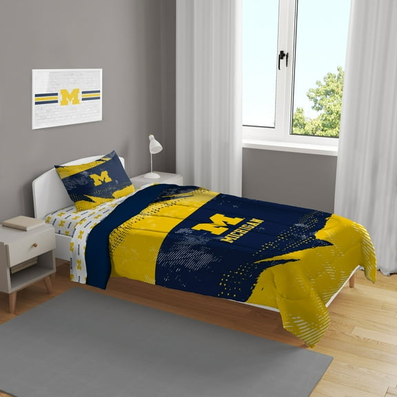 Michigan Wolverines Slanted Stripe 4-Piece Twin Bed Set