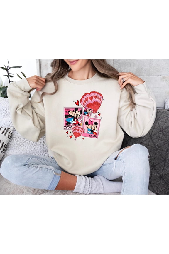 Mickey And Friends Xoxo Mickey And Co Valentine Disney Hearts Sweatshirt All size S-3XL