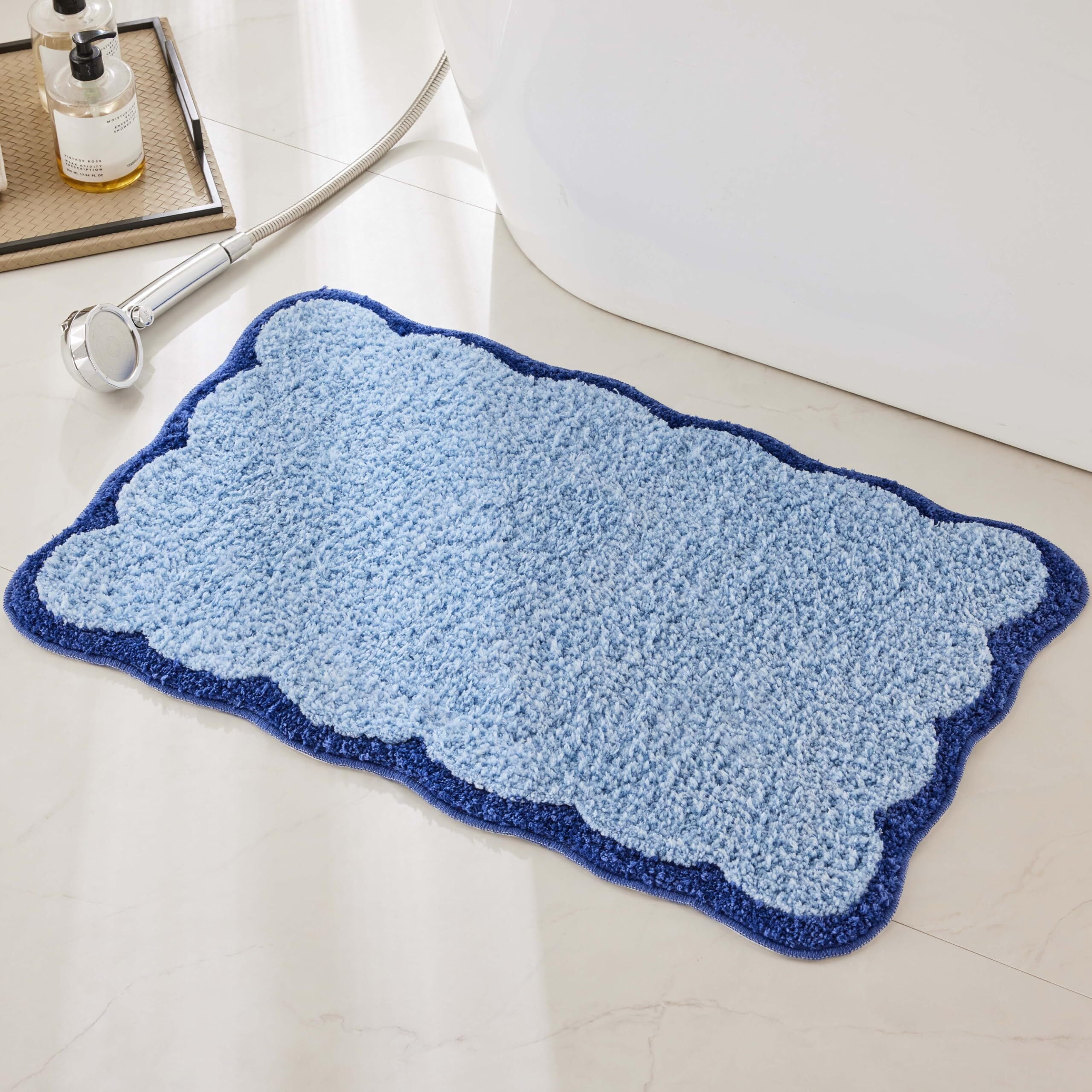 Microfiber Bathroom Rugs, White Bath Rug with Blue Scalloped Piping ...