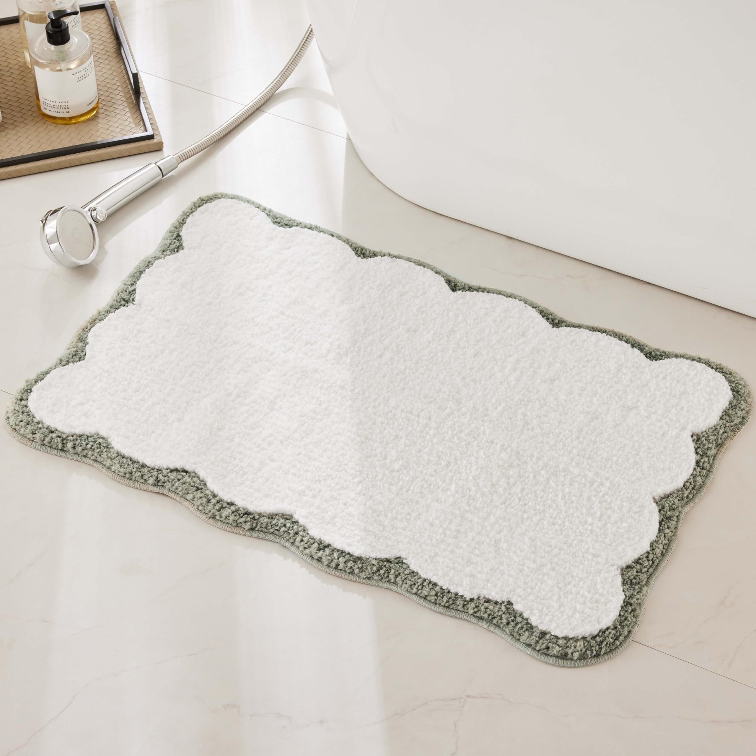 Microfiber Bathroom Rugs, White Bath Rug with Blue Scalloped Piping ...