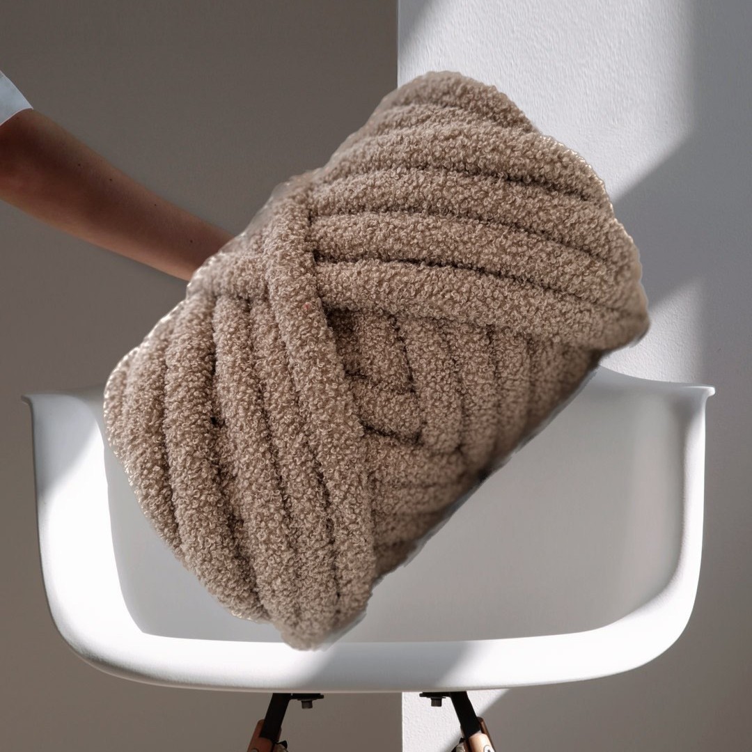 Mictong hand woven coarse yarn, 500g thick hand woven yarn, soft polyester hand woven yarn and blanket yarn, suitable for DIY projects with coarse craft yarn, 1 piece, deep khaki