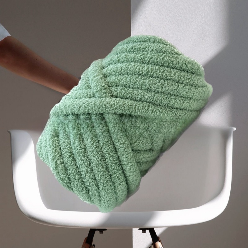 Mictong hand woven coarse yarn, 500g thick hand woven yarn, soft polyester hand woven yarn and blanket yarn, suitable for DIY projects with coarse craft yarn, 1 piece, green