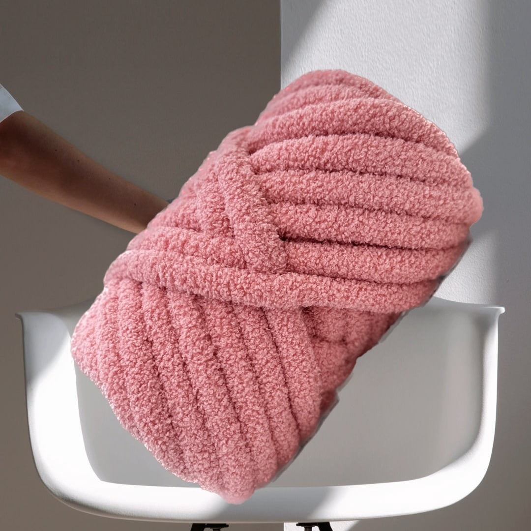 Mictong hand woven coarse yarn, 500g thick hand woven yarn, soft polyester hand woven yarn and blanket yarn, suitable for DIY projects with coarse craft yarn, 1 piece, pink