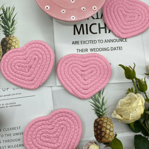 Mictong woven heart-shaped insulation pad, 4.93x4.14-inch cotton rope coaster, hand woven coaster for beverage coasters, suitable for home kitchens, offices, coffee shops, 4-piece, Rose red