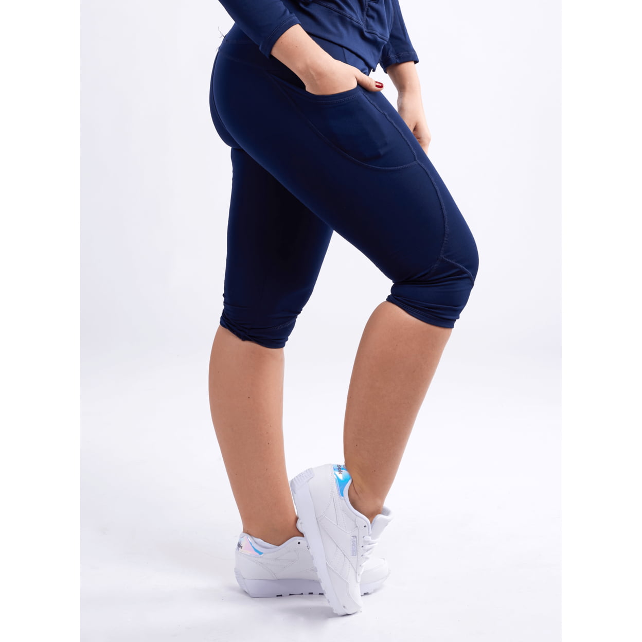 Mid-Rise Capri Fitness Leggings with Side Pockets 