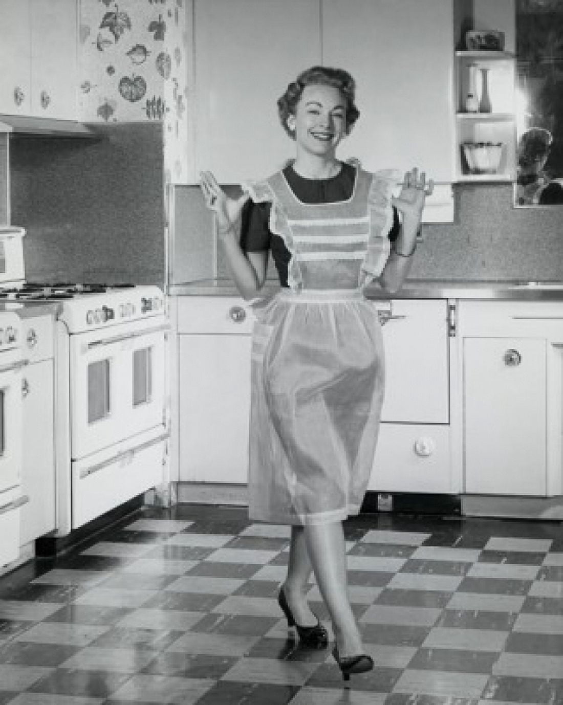 Mid adult woman standing in kitchen Canvas Art - (18 x 24)