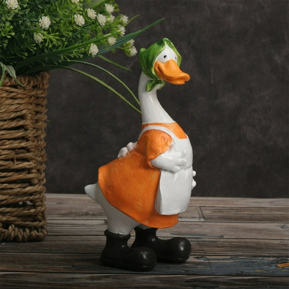 Mikilon Garden Statues Gardener Couple Goose, Indoor Outdoor Decorations Cute Goose Art Décor Goose Figurine Ornament for Yard Home Garden Patio and Office (Female)
