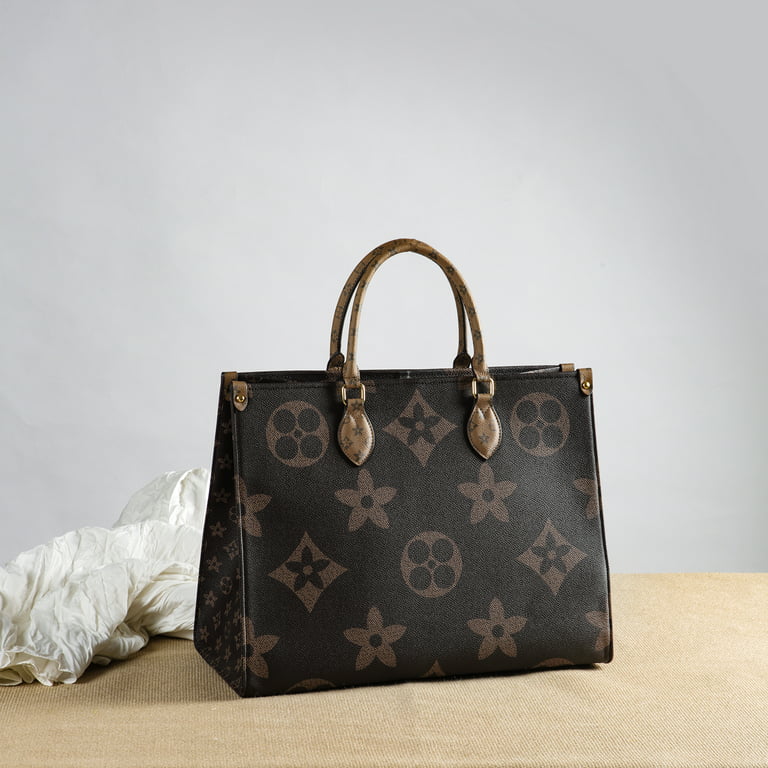 Handbag Designer By Louis Vuitton Size: Large