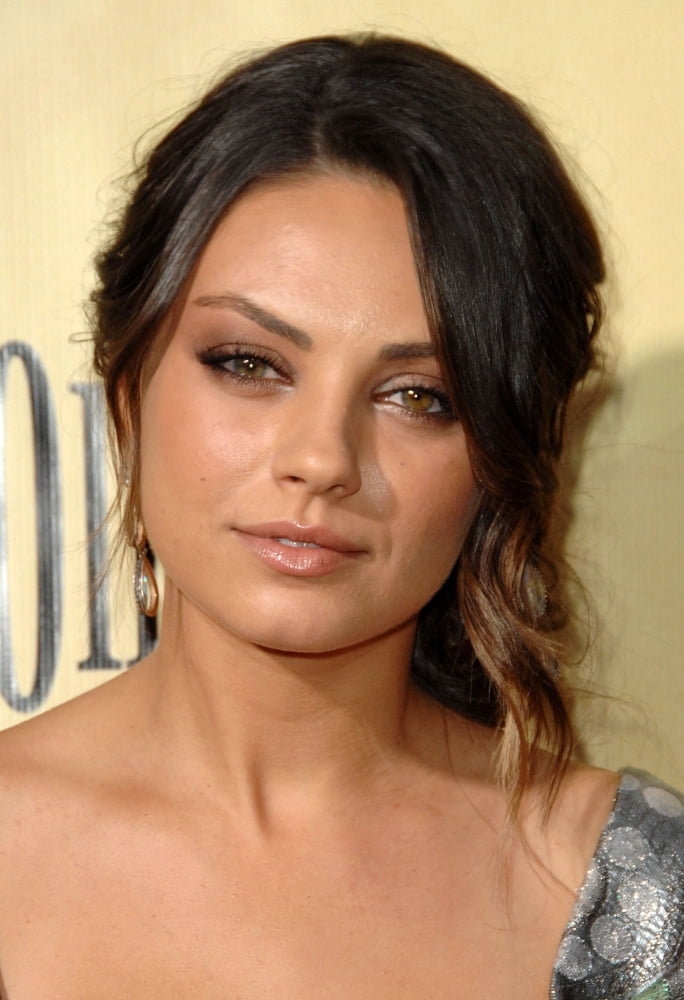 Mila Kunis At Arrivals For Extract Movie Premiere Canvas Art - (16 x 20)