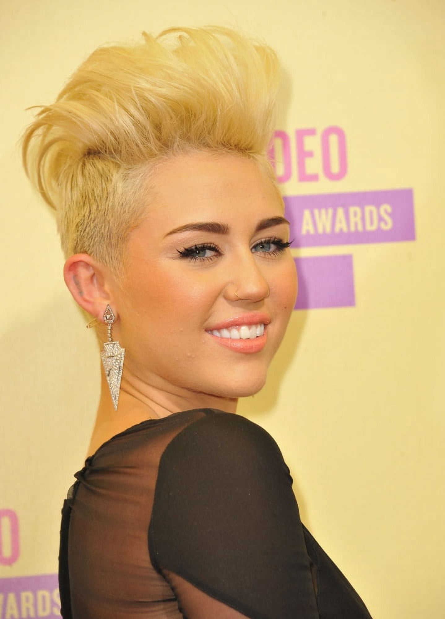 Miley Cyrus At Arrivals For 2012 Mtv Video Music Awards Vma - Arrivals Canvas Art -  (16 x 20)