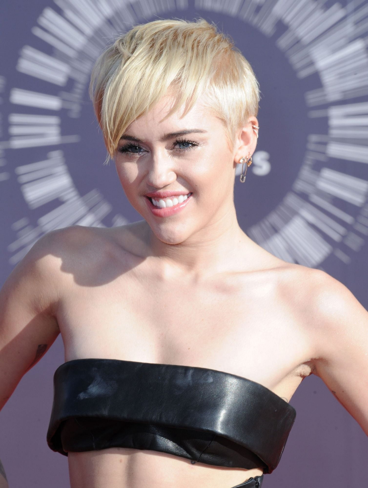 Miley Cyrus At Arrivals For Mtv Video Music Awards (Vma) 2014 - Part 2 Canvas Art - (16 x 20)