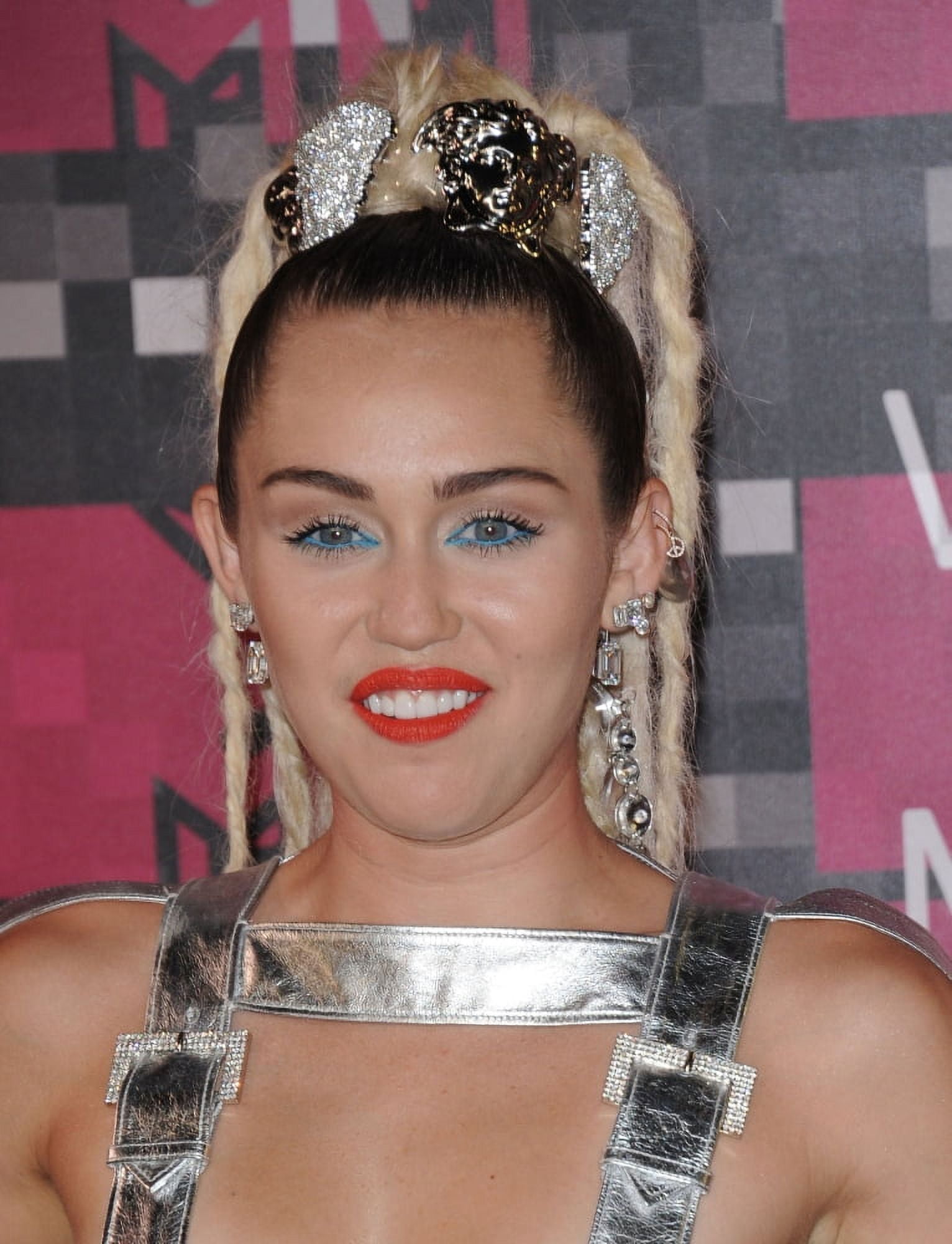 Miley Cyrus At Arrivals For Mtv Video Music Awards (Vma) 2015 - Arrivals 1 Canvas Art - (16 x 20)