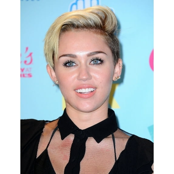 Miley Cyrus In The Press Room For Teen Choice Awards 2013 - Pressroom Photo Print