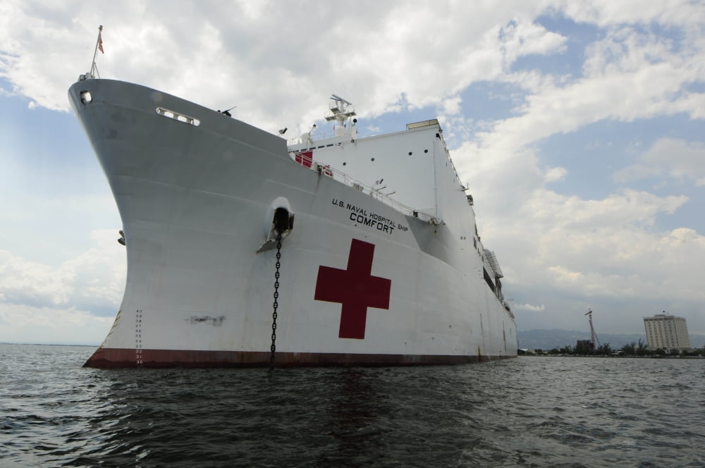 Military Sealift Command hospital ship USNS Comfort at port Canvas Art - Stocktrek Images (35 x 23)