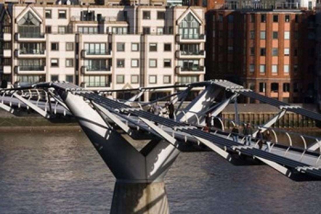 Millenium Bridge London England Canvas Art - Walter Bibikow DanitaDelimont (24 x 15)