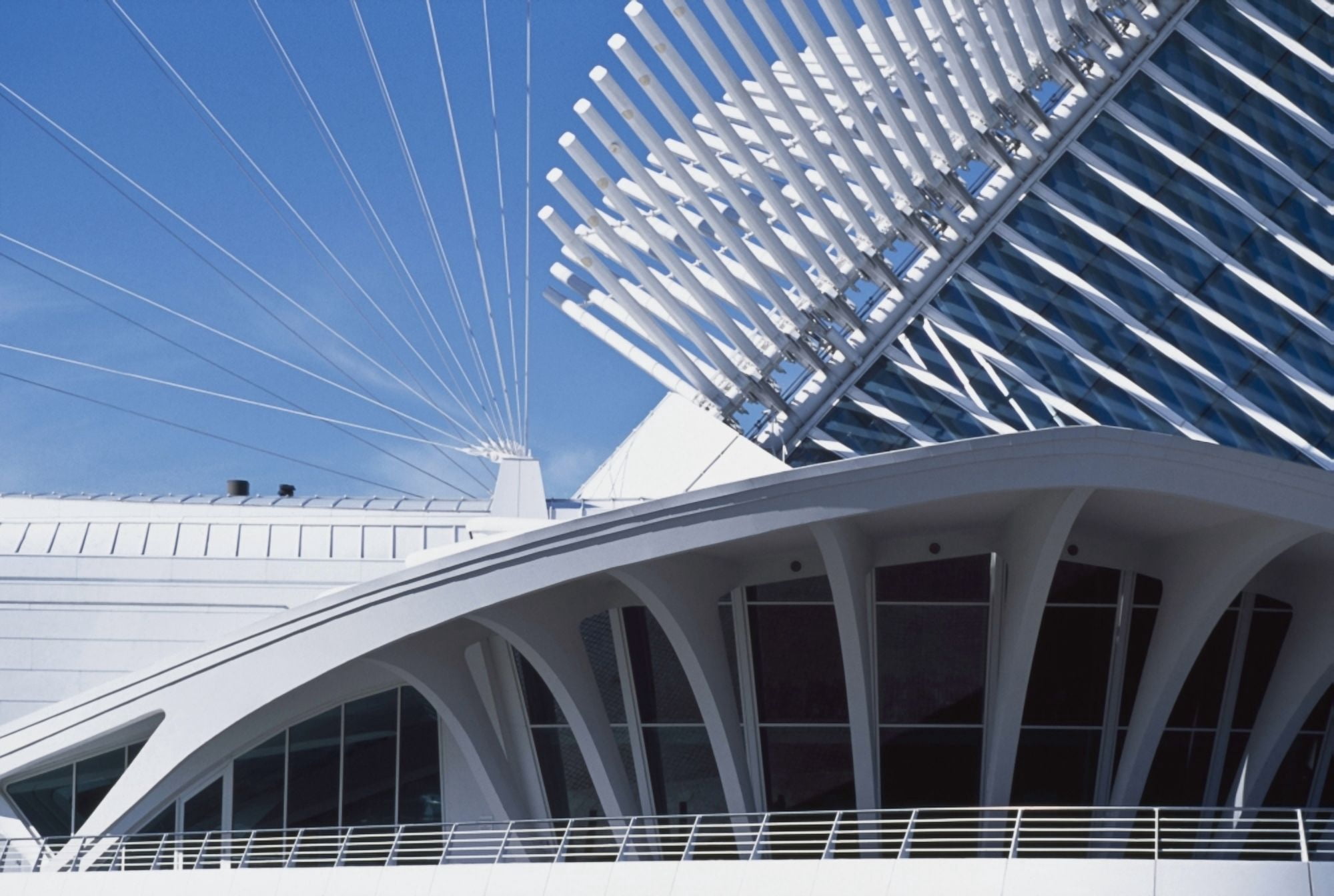 Milwaukee Modern Art Museum Canvas Art - Jon Spaull Design Pics (36 x 24)