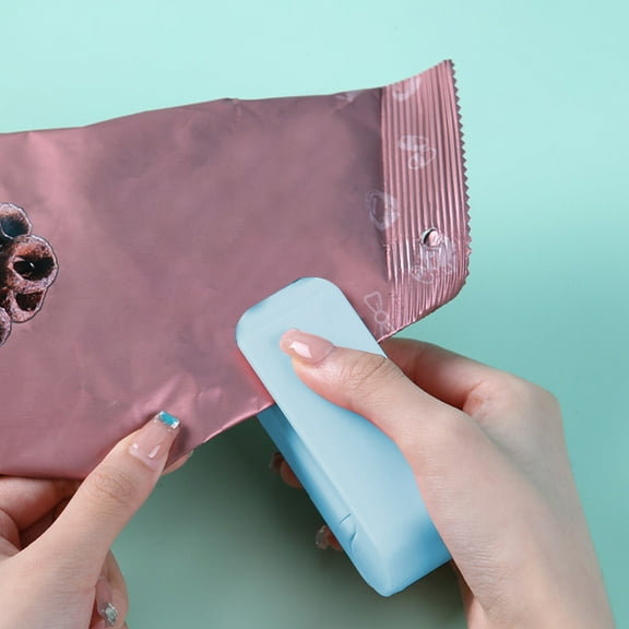 Mini Heat Bag Sealer with Magnet, Portable Bag Sealer Machine to Reseal Plastic Bags, Compact Chips Bag Sealer for Keeping Snacks Fresh, Handheld Sealing Tool for Home Travel