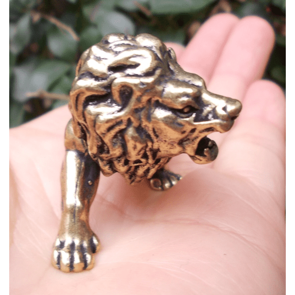 Miniature Brass Lion Figurine Model Ornament Retro Wild Animal Statue Home Table Decoration Solid Metal Ornament, Mini Lion Sculpture fr1054