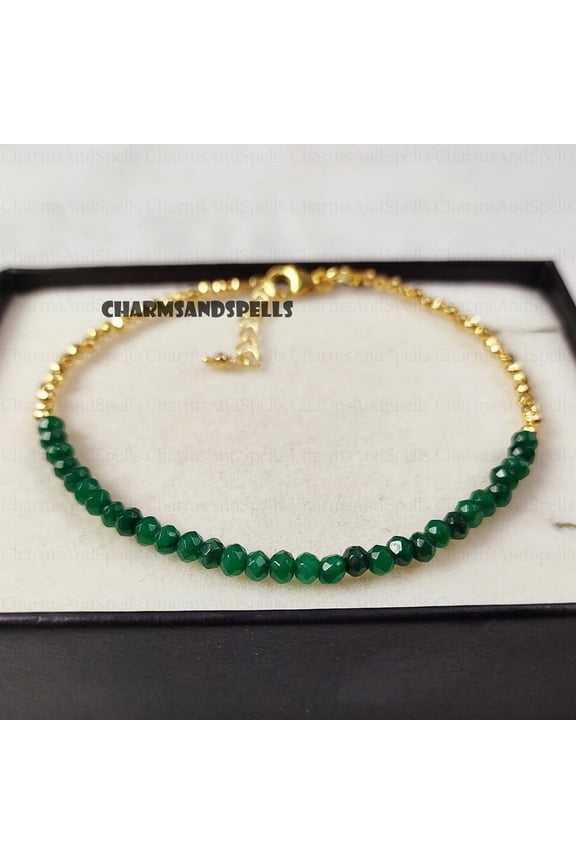 Minimalist Emerald Bracelet - Green Stone Dainty Bracelet- Healing Crystal Yoga Bracelet - Spiritual Protection May Birthstone Gift