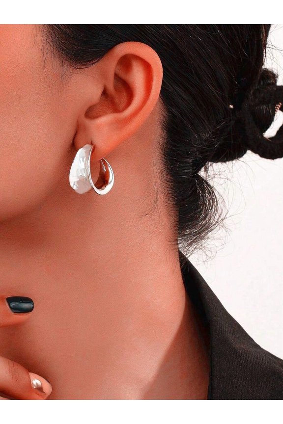Minimalist Hoop Earrings with Textured Finish - Platinum, 1 Pair